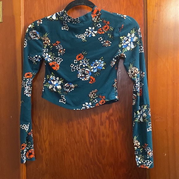Dark Green Flower Print -Cropped Mock Neck Long Sleeve - Picture 2 of 4